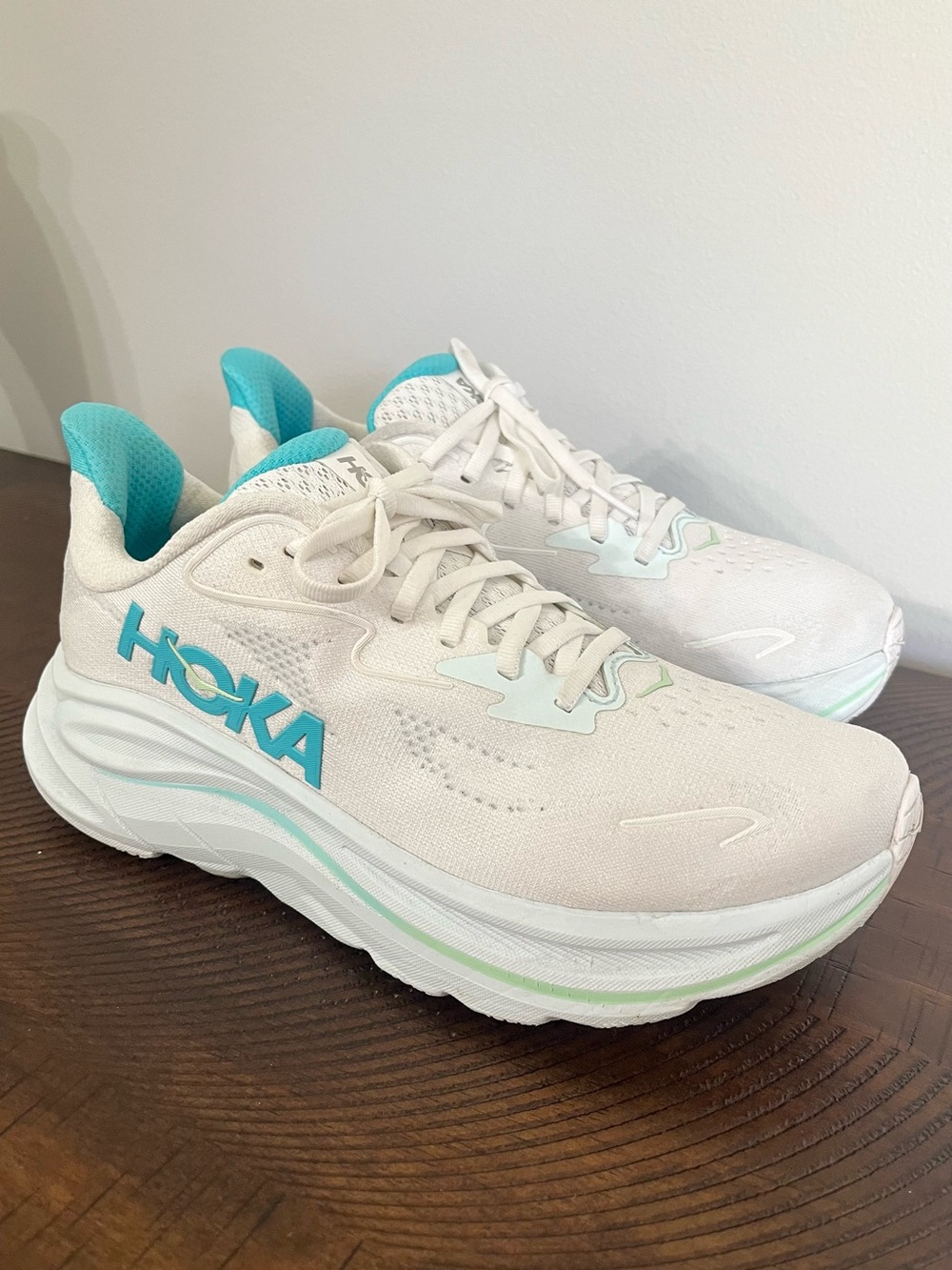 Hoka One One Clifton 10 White Cielo Blue breathable jacquard knit upper Size 9 B - Picture 4 of 14